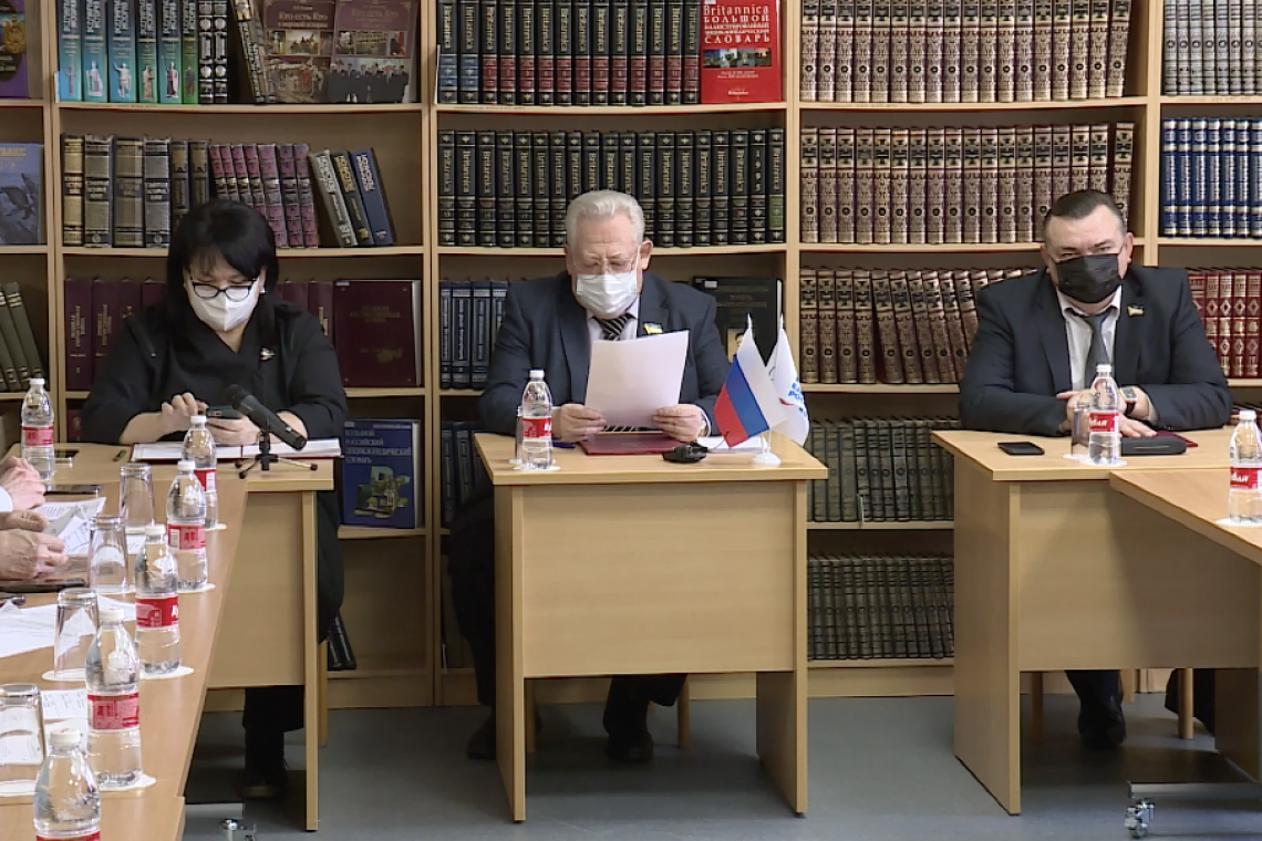 Депутаты обсудили текущую политическую повестку дня и законодательные инициативы коллег в Госдуме