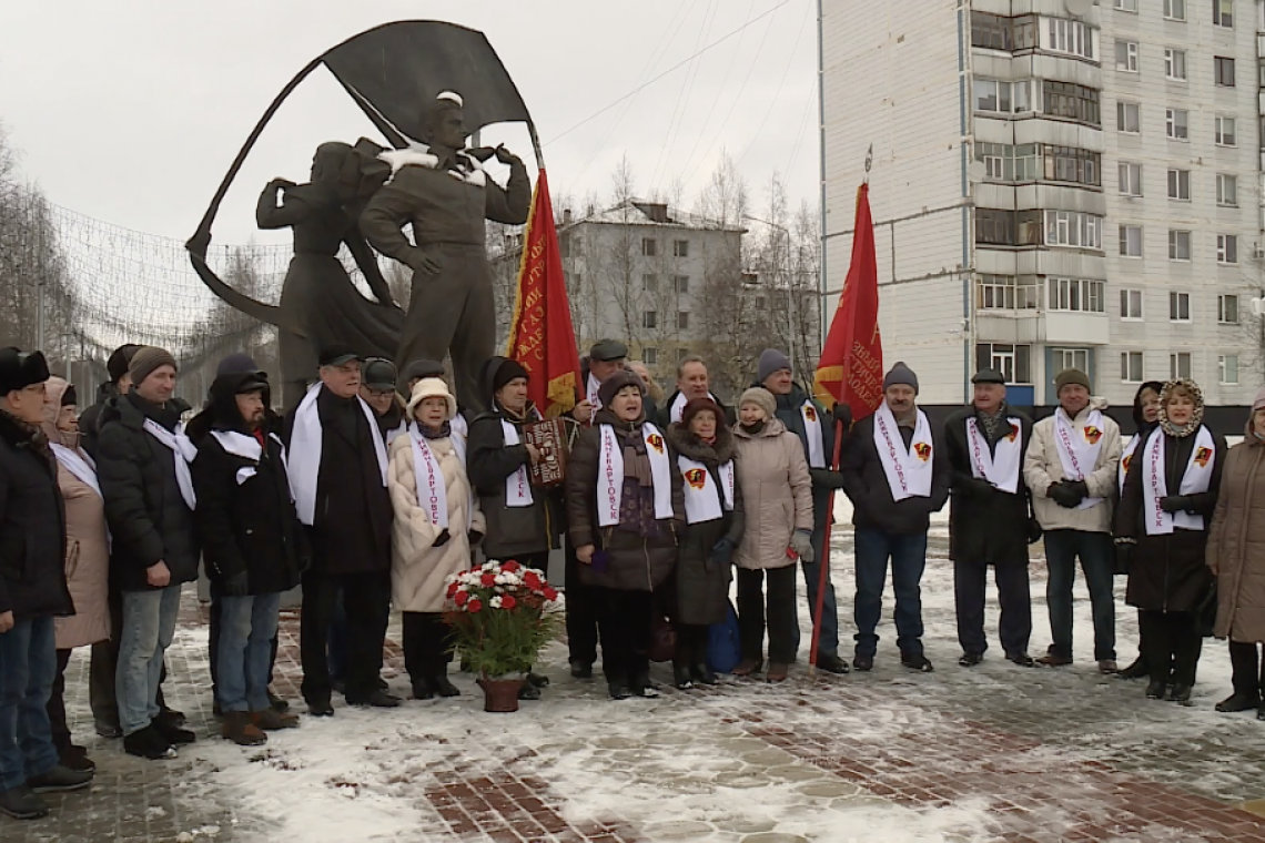 Нижневартовские комсомольцы присоединились к флешмобу «Комсомольское братство»