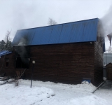 В Нижневартовске загорелся дачный дом 