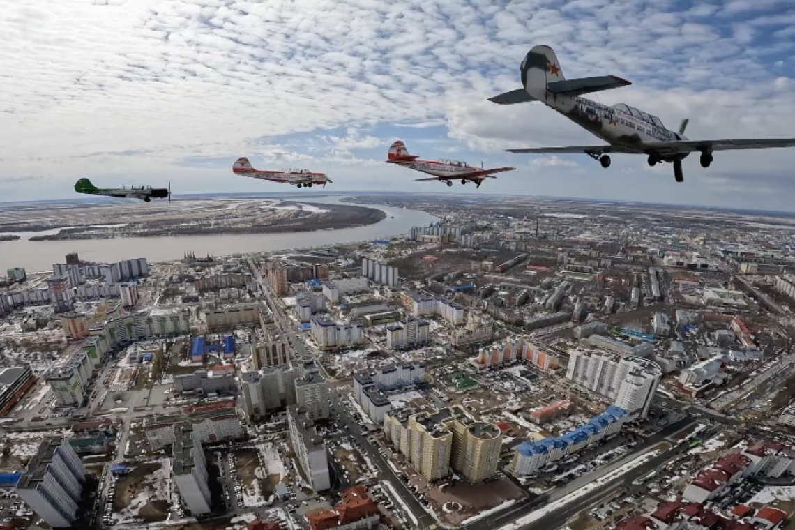 В Нижневартовске состоялся полёт пилотажной группы "Барсы"