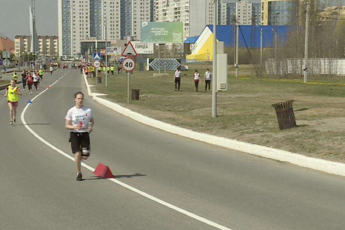 Более 600 бегунов приняли участие в легкоатлетической эстафете, посвященной Дню Победы