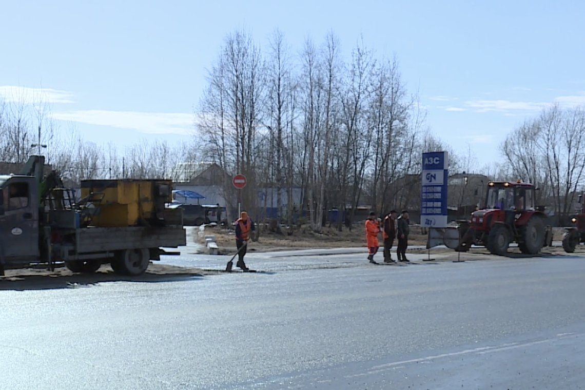 Дорожные службы Нижневартовска продолжают приводить в порядок городские автомагистрали