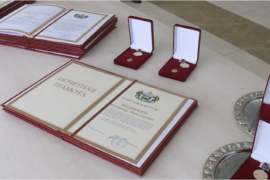 Более 20 вартовчан получили высокие награды Тюменской областной Думы