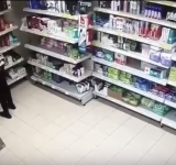 В Нижневартовске задержали девушку, которая украла 11 бутылок шампуня