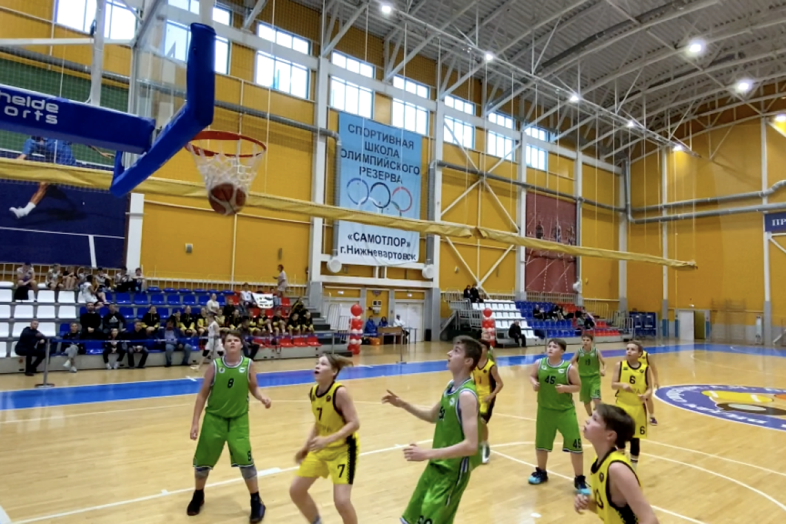 Более 100 спортсменов из 8 команд по баскетболу борется за призы Семёна Антонова