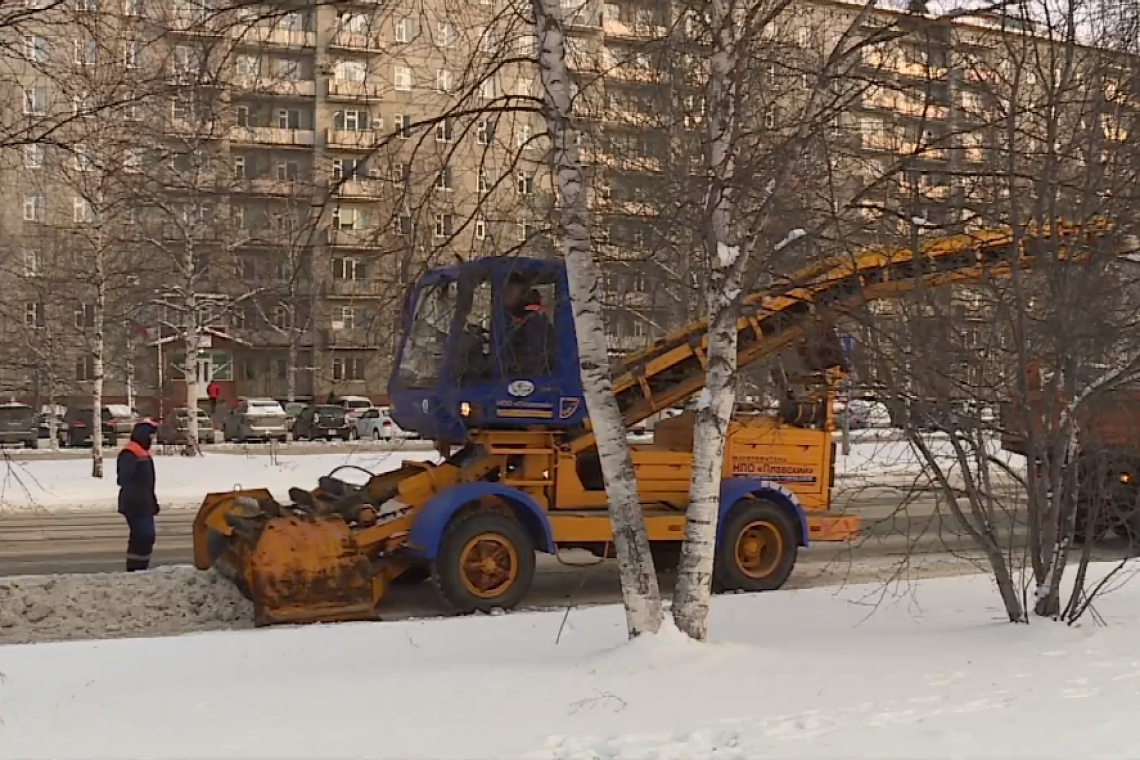В Нижневартовске на уборку снега выходят ежедневно, вне зависимости от интенсивности осадков