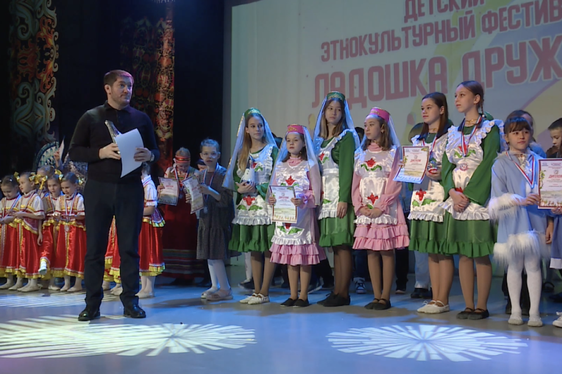 В Нижневартовске прошел детский этнофестиваль «Ладошка дружбы»