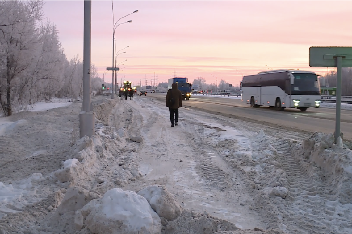 Нижневартовские улицы чистят от снега 