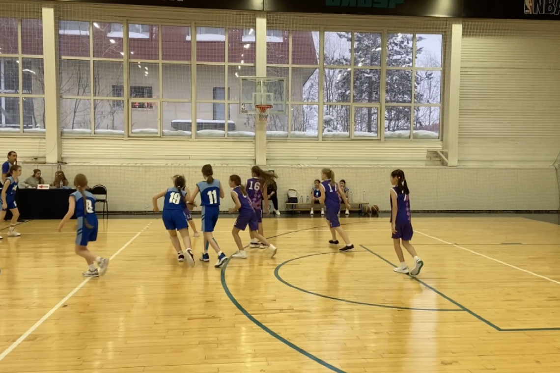 В Нижневартовске проходит второй тур Лиги Семена Антонова по баскетболу