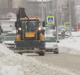 В Нижневартовске продолжается усиленная уборка снега