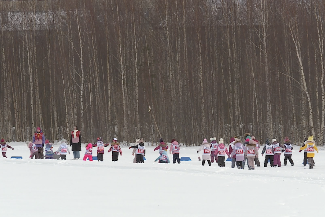 Вартовчане отметили День города на Комсомольском озере. Там прошли гонки «Лыжня для всех»