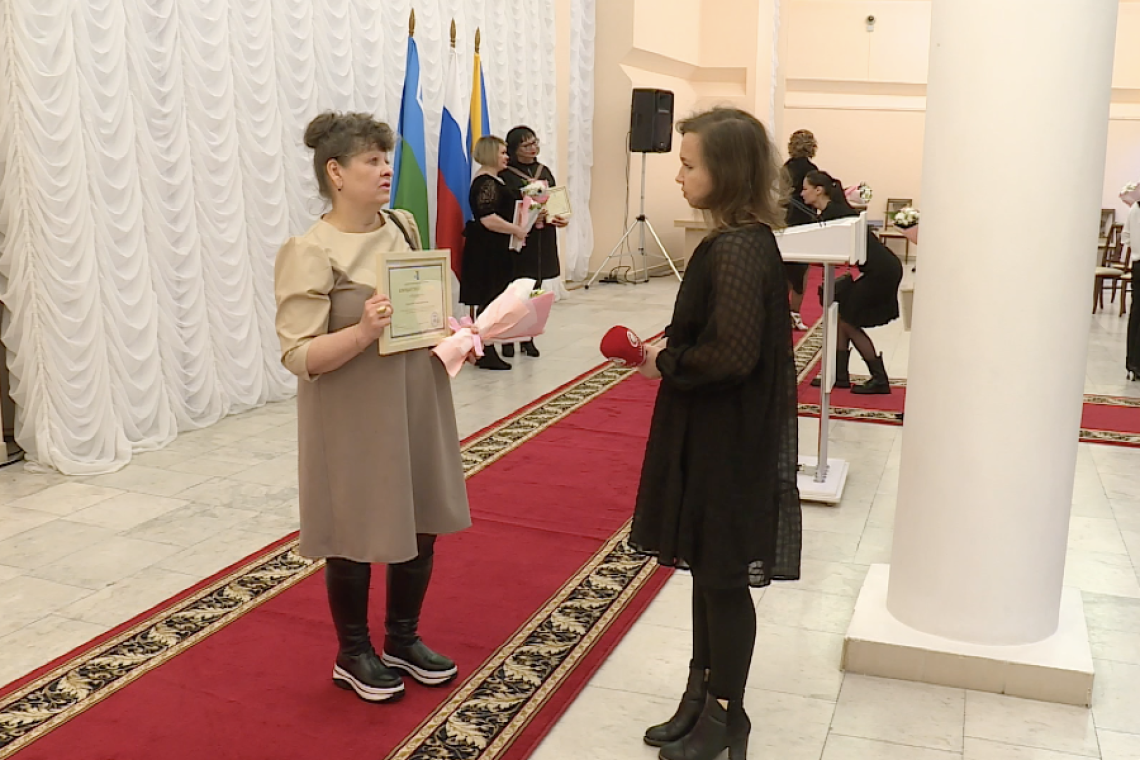 Во Дворце искусств состоялась торжественная церемония награждения работников ЖКХ