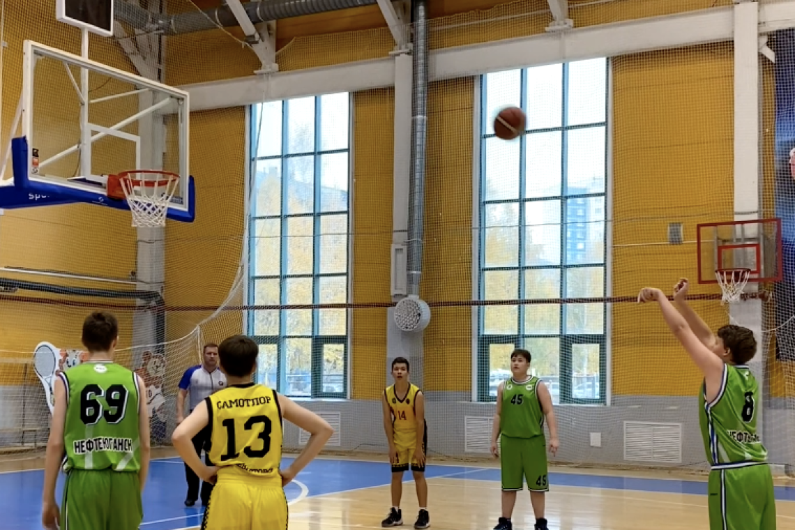 В Нижневартовске стартовал третий тур по баскетболу лиги Семена Антонова