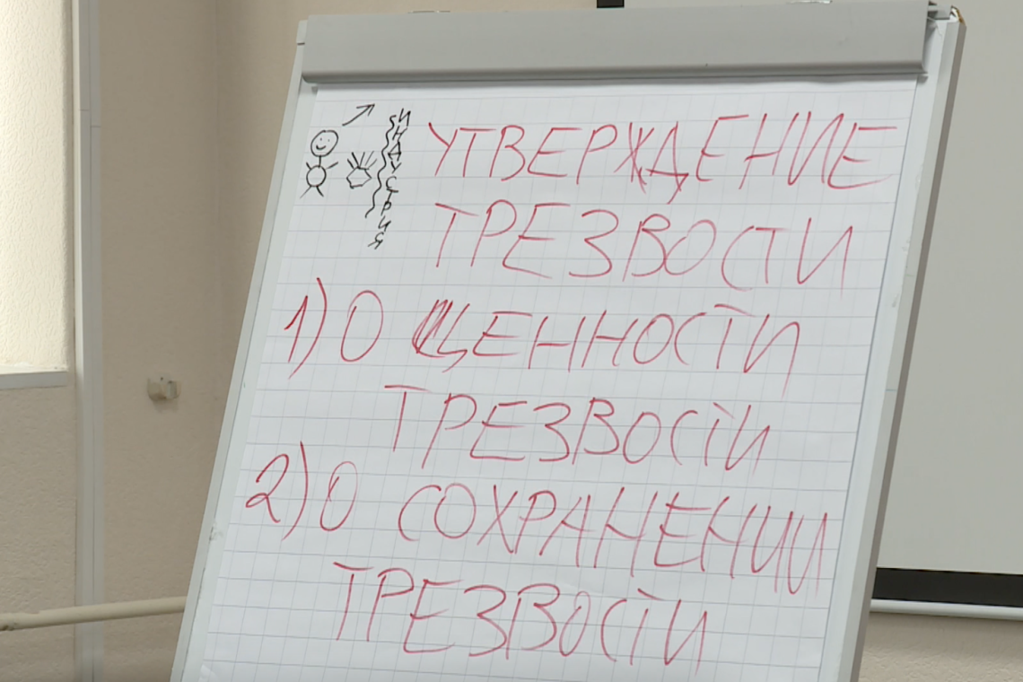 Диакон Иоанн Клименко два дня провел в Нижневартовске, чтобы пообщаться со учениками и их учителями