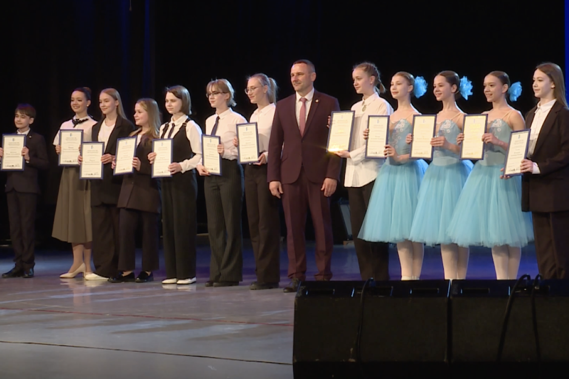 Во Дворце искусств в торжественной обстановке наградили обладателей премии «Юные таланты Самотлора»
