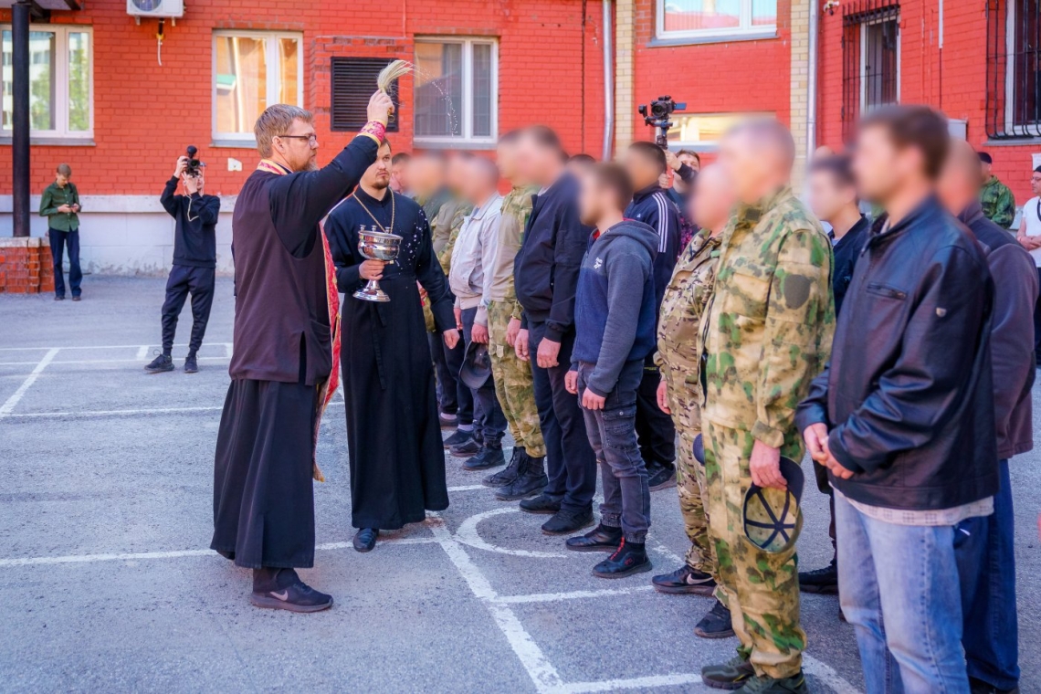 Жители Югры, заключившие контракт, отправились в именное подразделение для прохождения военной службы
