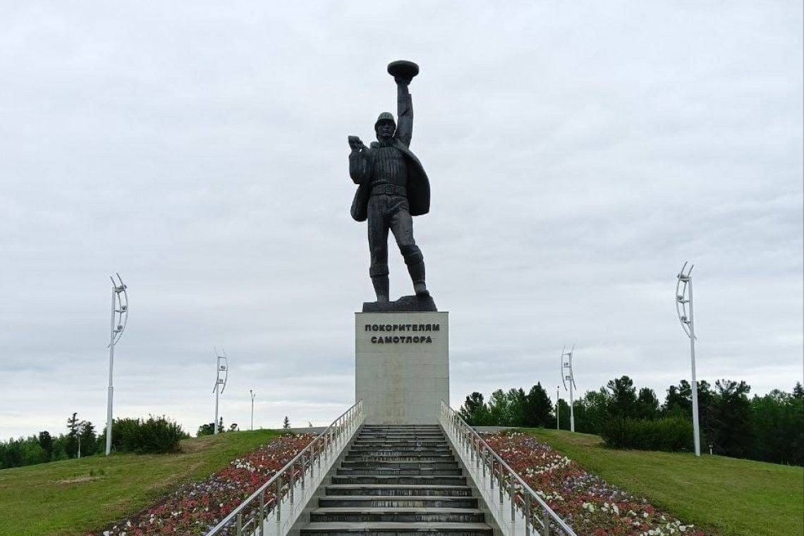 45 лет назад в Нижневартовске установили памятник «Покорителям Самотлора»