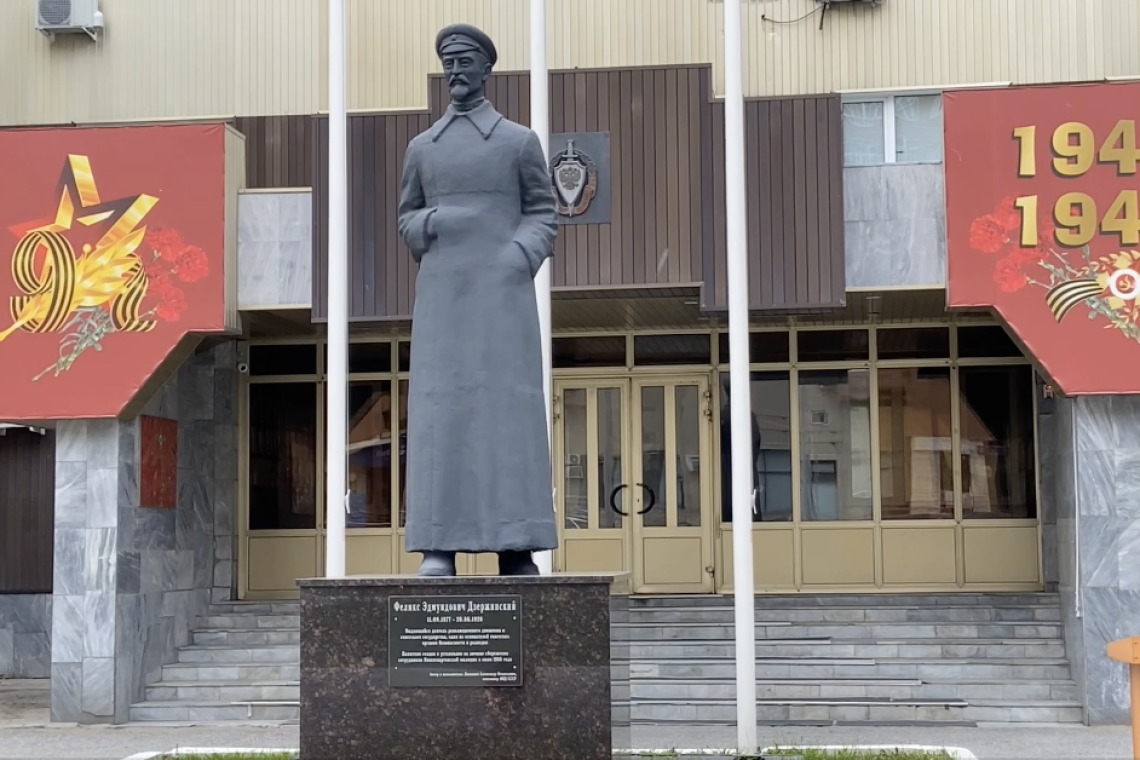 В Нижневартовске после реставрации торжественно открыли памятник Дзержинскому