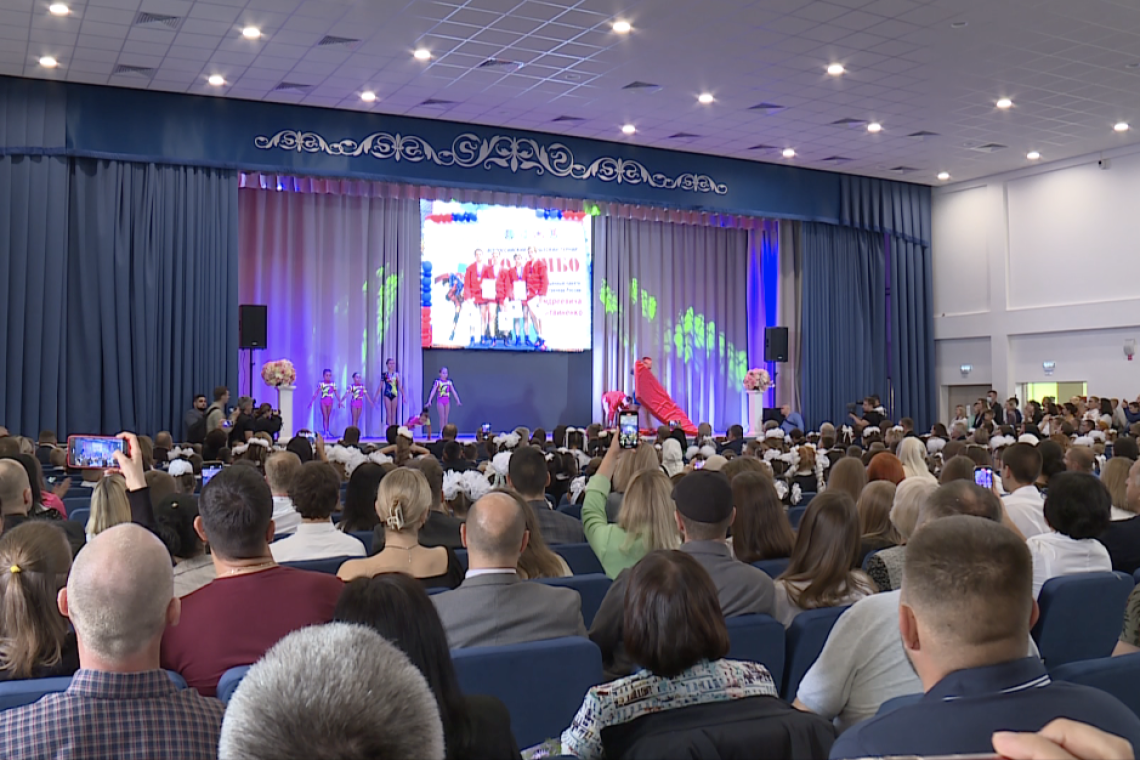 В новой 44 школе имени Константина Ушинского состоялась торжественная линейка