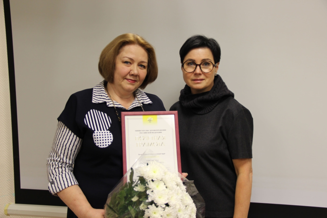 Минздрав наградил нижневартовских медсестер за многолетний труд 