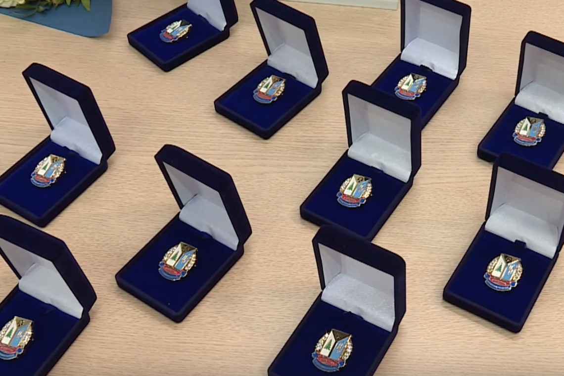 За трудолюбие и особый вклад в развитие столицы Самотлора почетным званием наградили более двадцати вартовчан