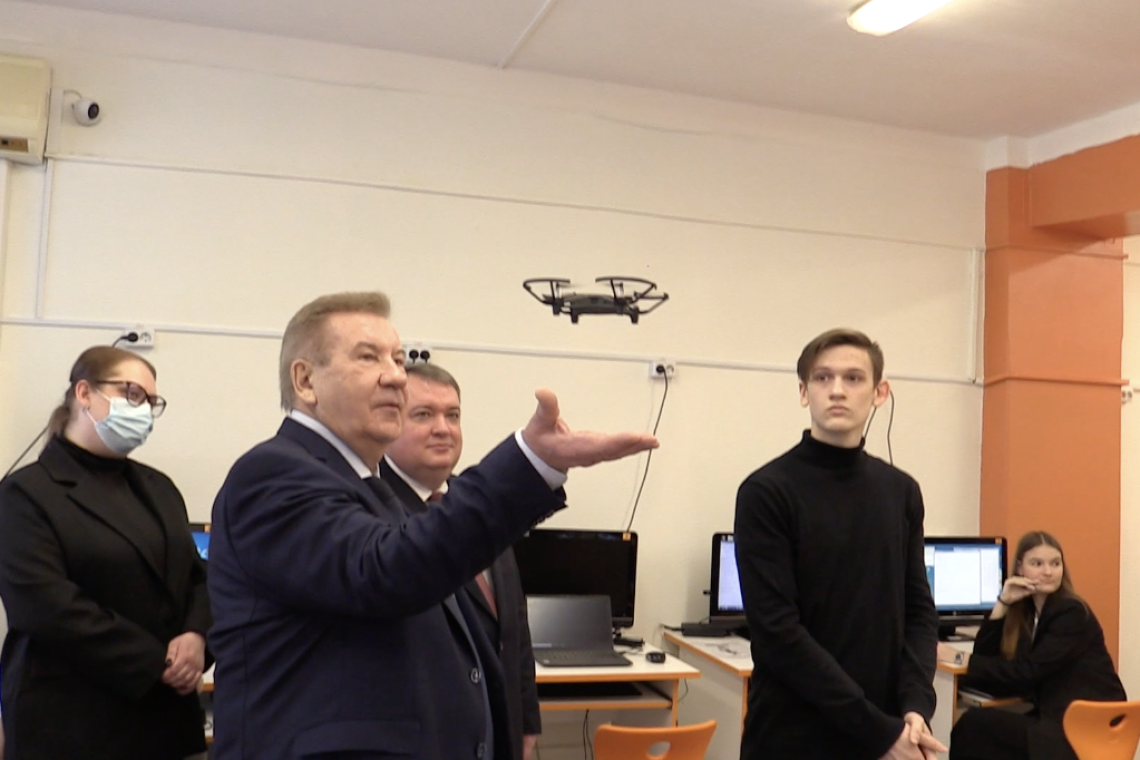 В рамках рабочей поездки, председатель Думы Югры Борис Хохряков посетил "Инженерум"