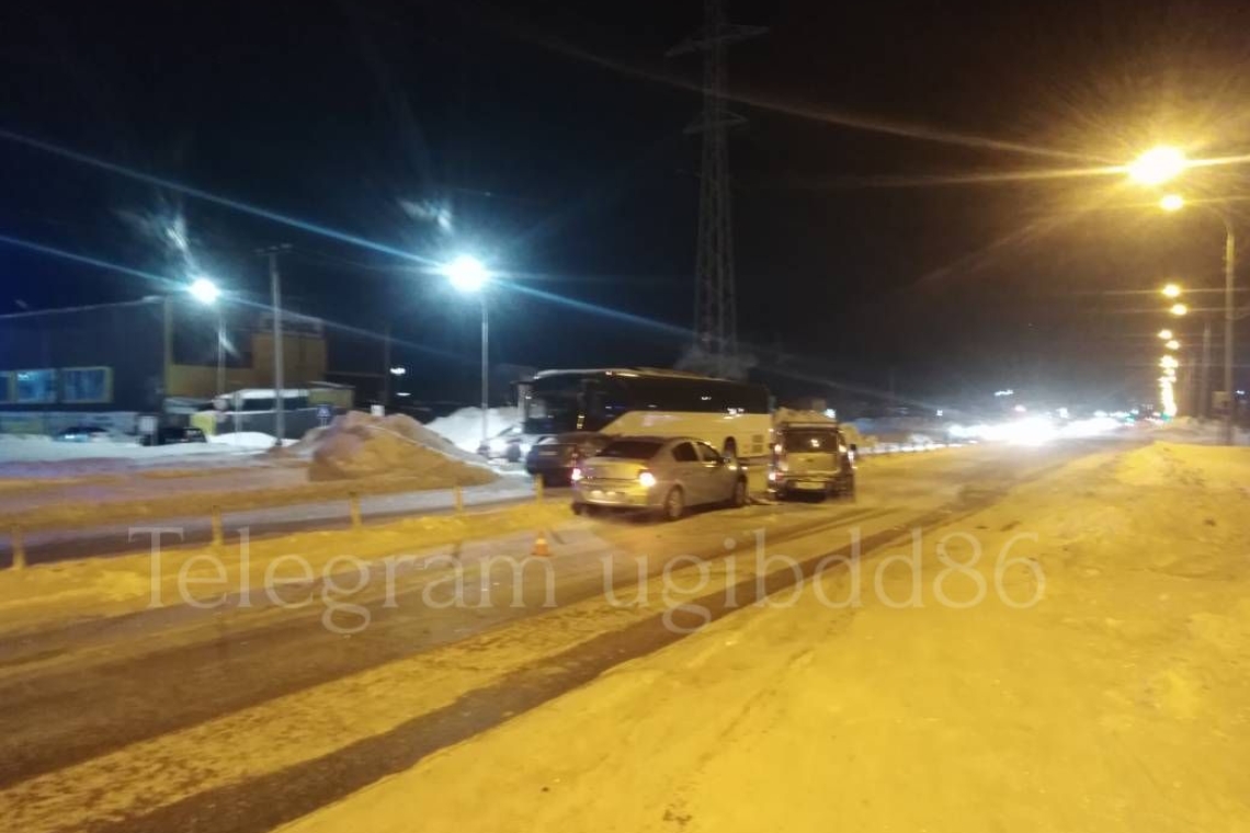 В Нижневартовске столкнулись 4 автомобиля, есть пострадавшие