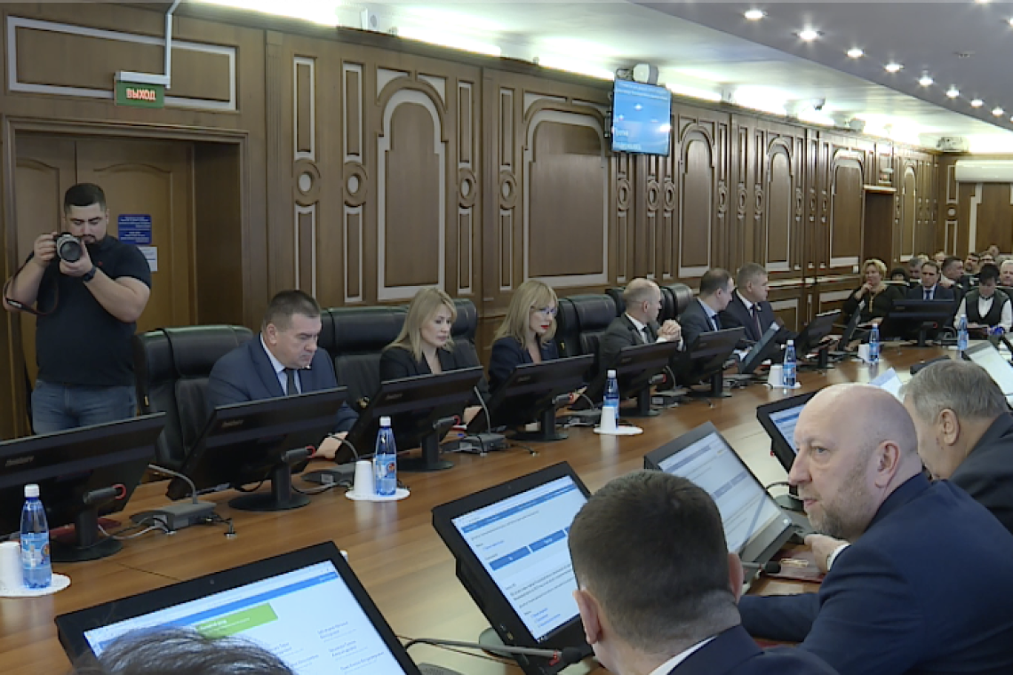 Мэр Нижневартовска отчитался о работе администрации города перед депутатами Думы