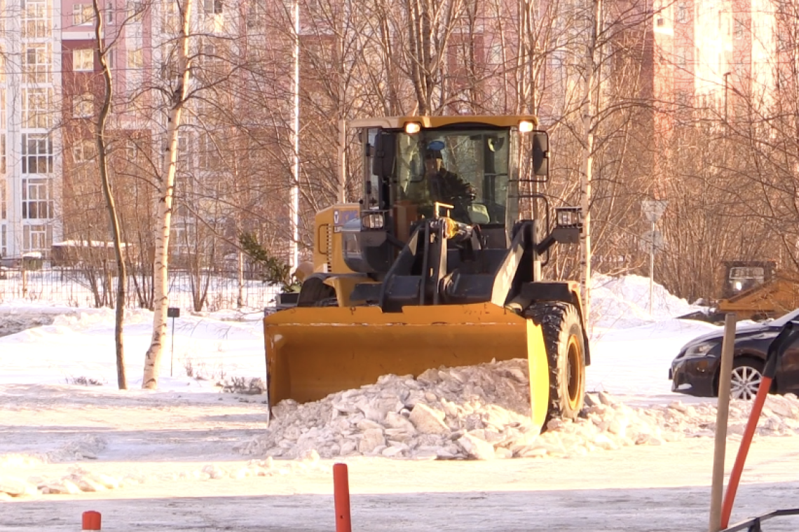 Управляющие компании всерьез взялись за уборку снега во дворах Нижневартовска
