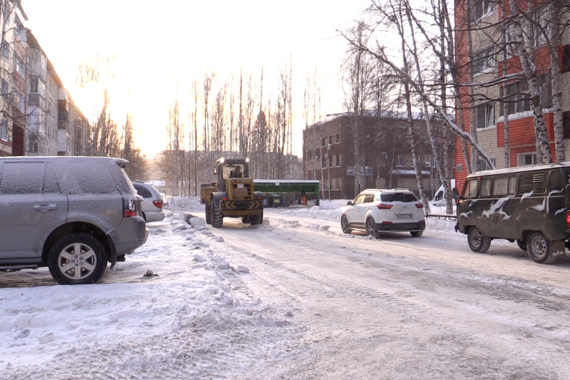 Очистка Нижневартовска от снега ведется в активном режиме