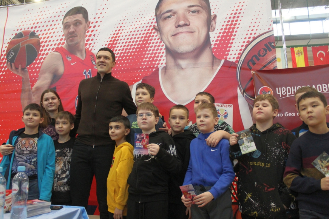На финальные матчи баскетбольного турнира прибыл особый гость и идейный вдохновитель из Москвы