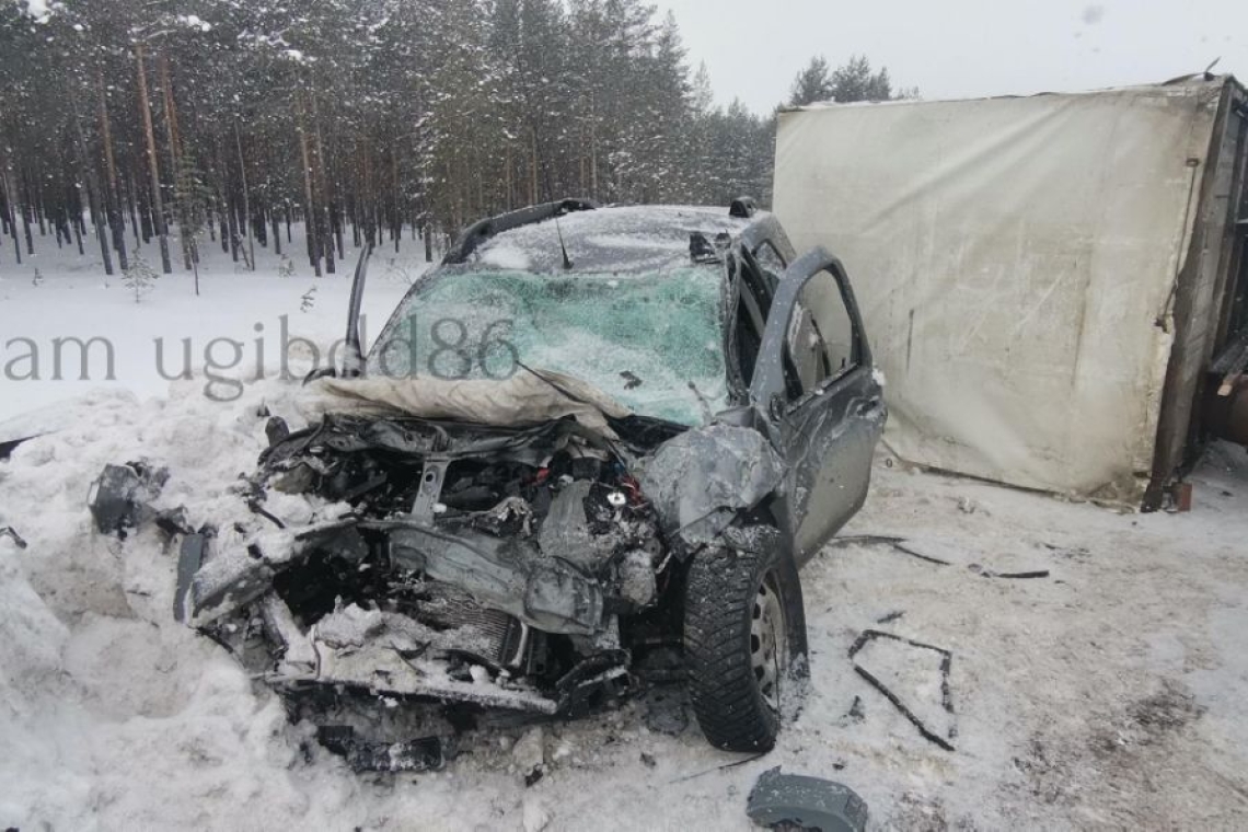 На автодороге «Сургут-Лянтор» произошло ДТП с четырьмя пострадавшими, двое из которых – маленькие дети