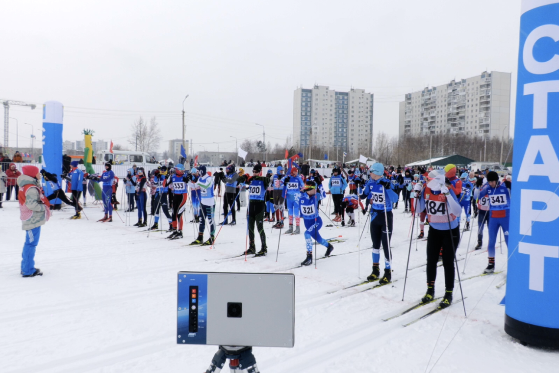 В Нижневартовске прошли соревнования по лыжным гонкам на кубок главы города «Лыжня для всех»
