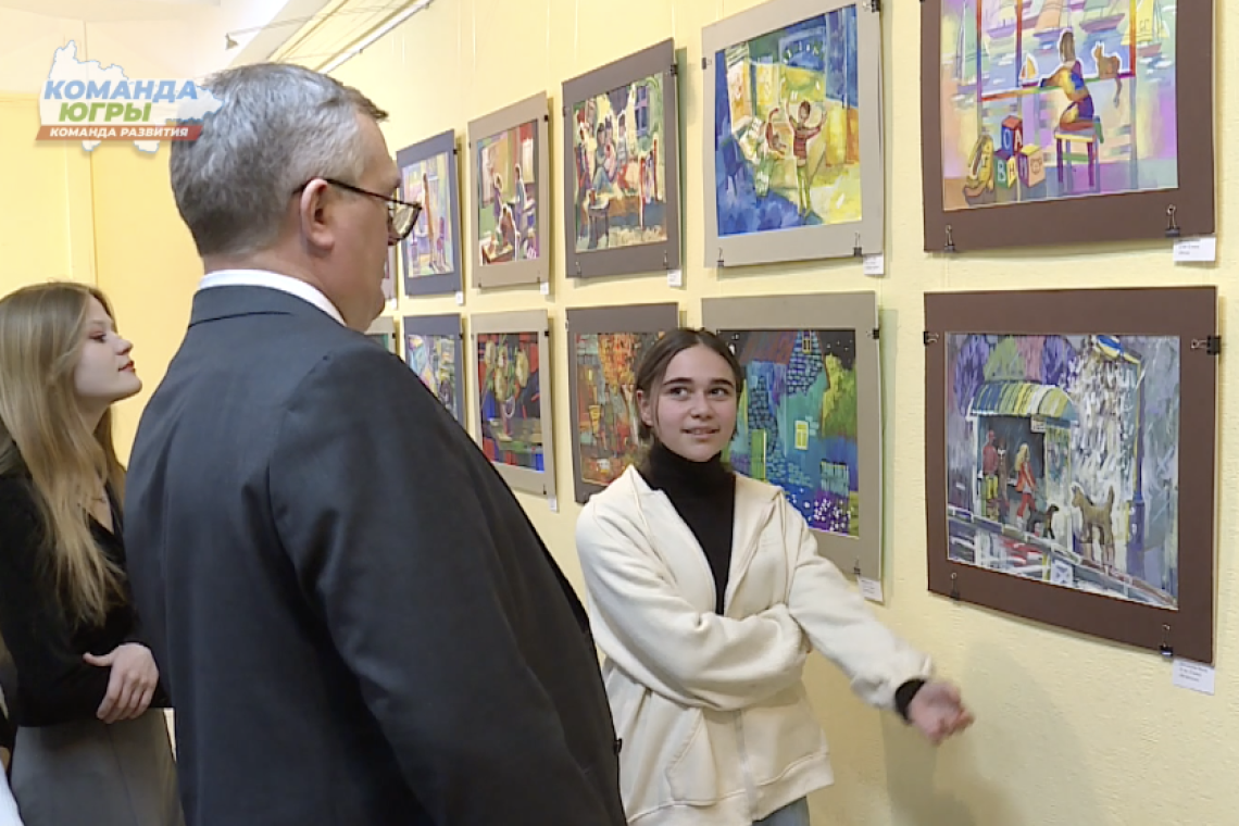 Председатель Думы города посетил выставку картин в Детской школе искусств №1