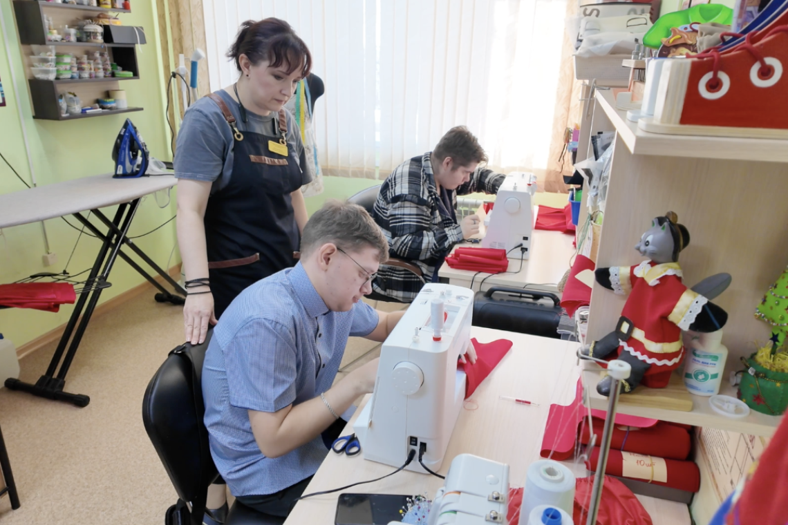 В Нижневартовске запустили пилотный проект "Социальная занятость" для подростков с инвалидностью