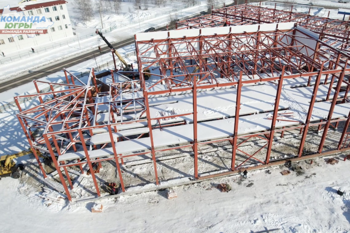 При содействии Команды Югры в Нижневартовске строят сразу 2 новых спортивных комплекса