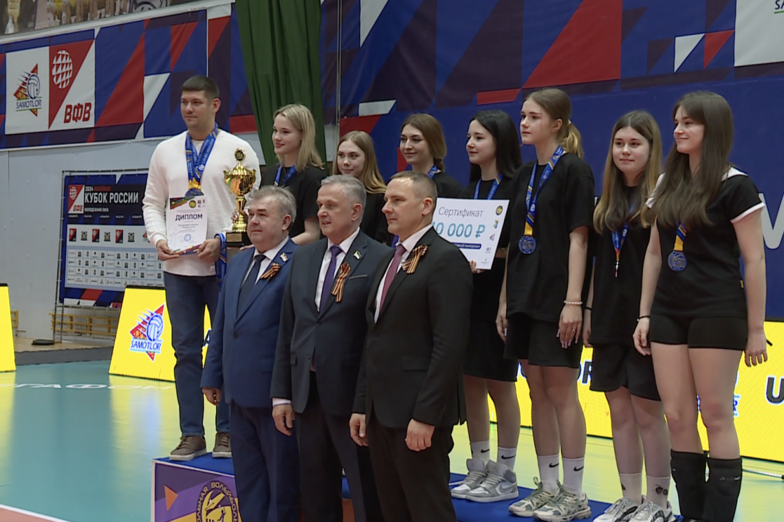 В Нижневартовске наградили призеров 10го сезона школьной волейбольной лиги