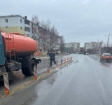 Коммунальные и дорожные службы готовят улицы Нижневартовска к теплому сезону