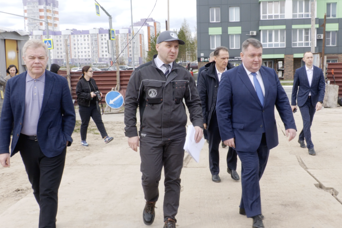 Глава города посетил стройки будущих общественных пространств Нижневартовска